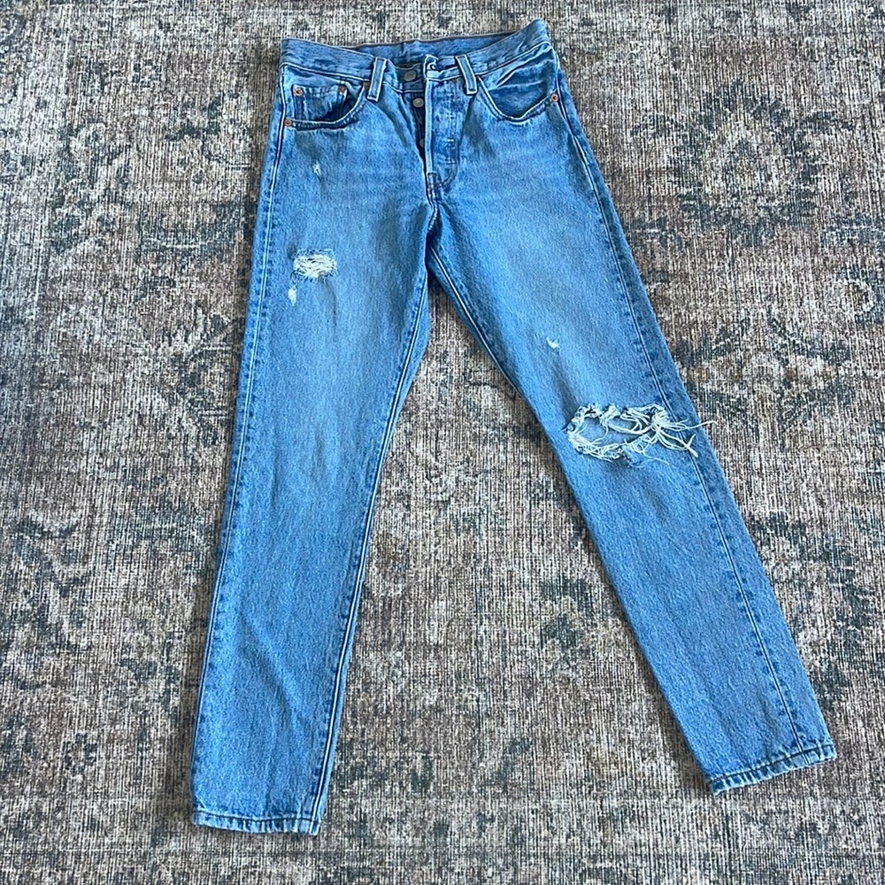 Levi 501 skinny in blue W24 L28